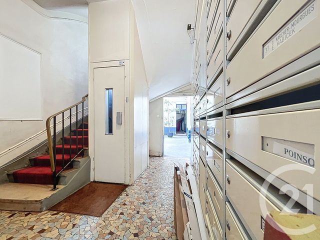 Afficher la photo en grand Appartement F3 à vendre - 3 pièces - 60.35 m2 - PARIS - 75018 - ILE-DE-FRANCE - Century 21 Quartier Des Théâtres