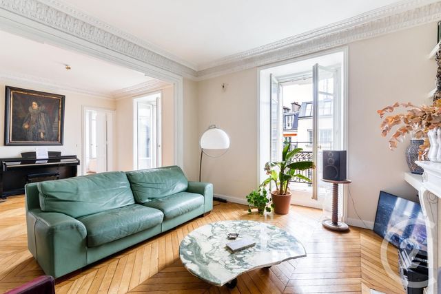 Appartement F5 à vendre - 5 pièces - 107.59 m2 - PARIS - 75018 - ILE-DE-FRANCE - Century 21 Quartier Des Théâtres