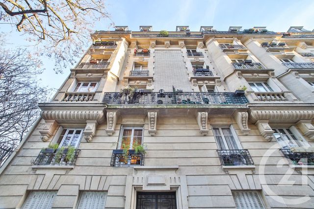 Appartement F2 à vendre - 3 pièces - 57.0 m2 - PARIS - 75018 - ILE-DE-FRANCE - Century 21 Quartier Des Théâtres