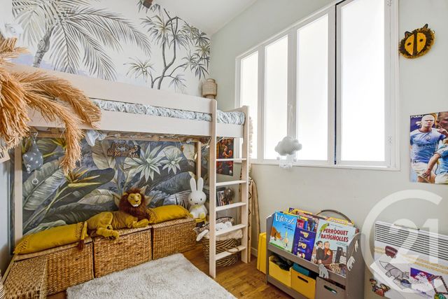 Appartement T3 à vendre - 3 pièces - 52.1 m2 - PARIS - 75018 - ILE-DE-FRANCE - Century 21 Quartier Des Théâtres