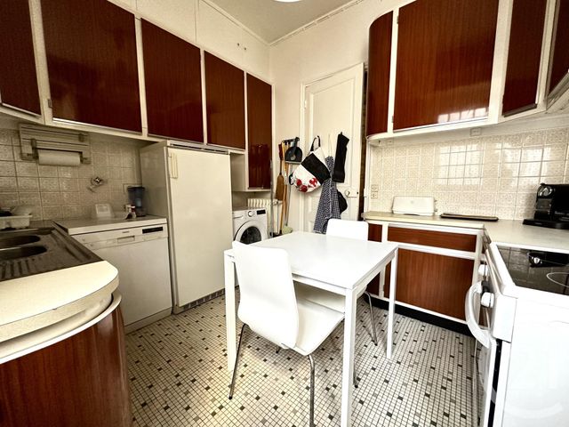 Appartement Chambre à louer - 1 pièce - 157.66 m2 - PARIS - 75116 - ILE-DE-FRANCE - Century 21 Quartier Des Théâtres