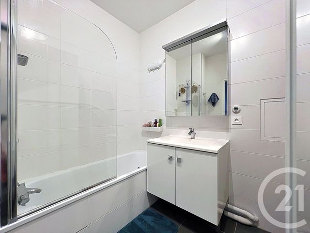 Appartement F5 à louer - 5 pièces - 103.26 m2 - NANTERRE - 92 - ILE-DE-FRANCE - Century 21 Quartier Des Théâtres