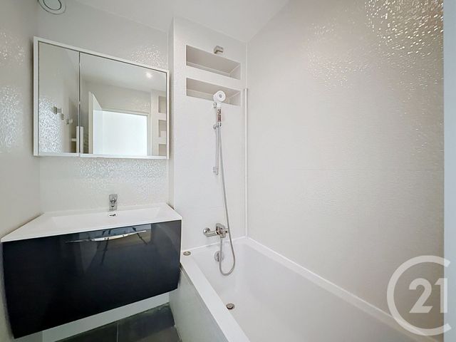 Appartement F4 à louer - 4 pièces - 84.18 m2 - PARIS - 75015 - ILE-DE-FRANCE - Century 21 Quartier Des Théâtres