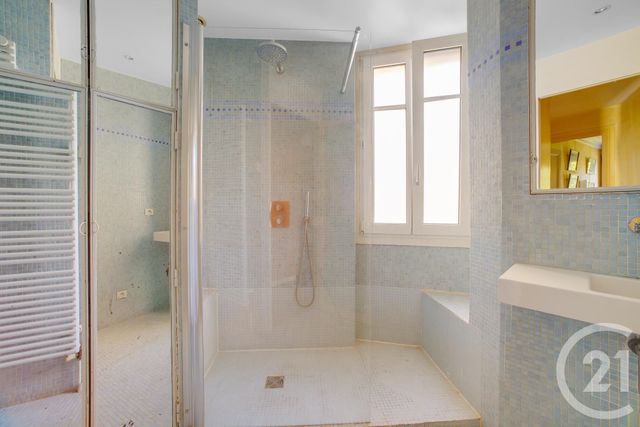 Appartement F5 à vendre - 5 pièces - 93.15 m2 - PARIS - 75018 - ILE-DE-FRANCE - Century 21 Quartier Des Théâtres